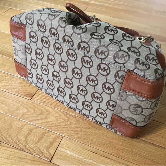 Michael Kors Ludlow Signature Jaquard Satchel - Picture 4 of 5